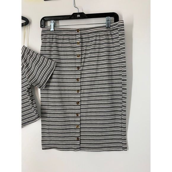 Women’s two piece skirt set crop off shoulder size large 5839 - Picture 3 of 5